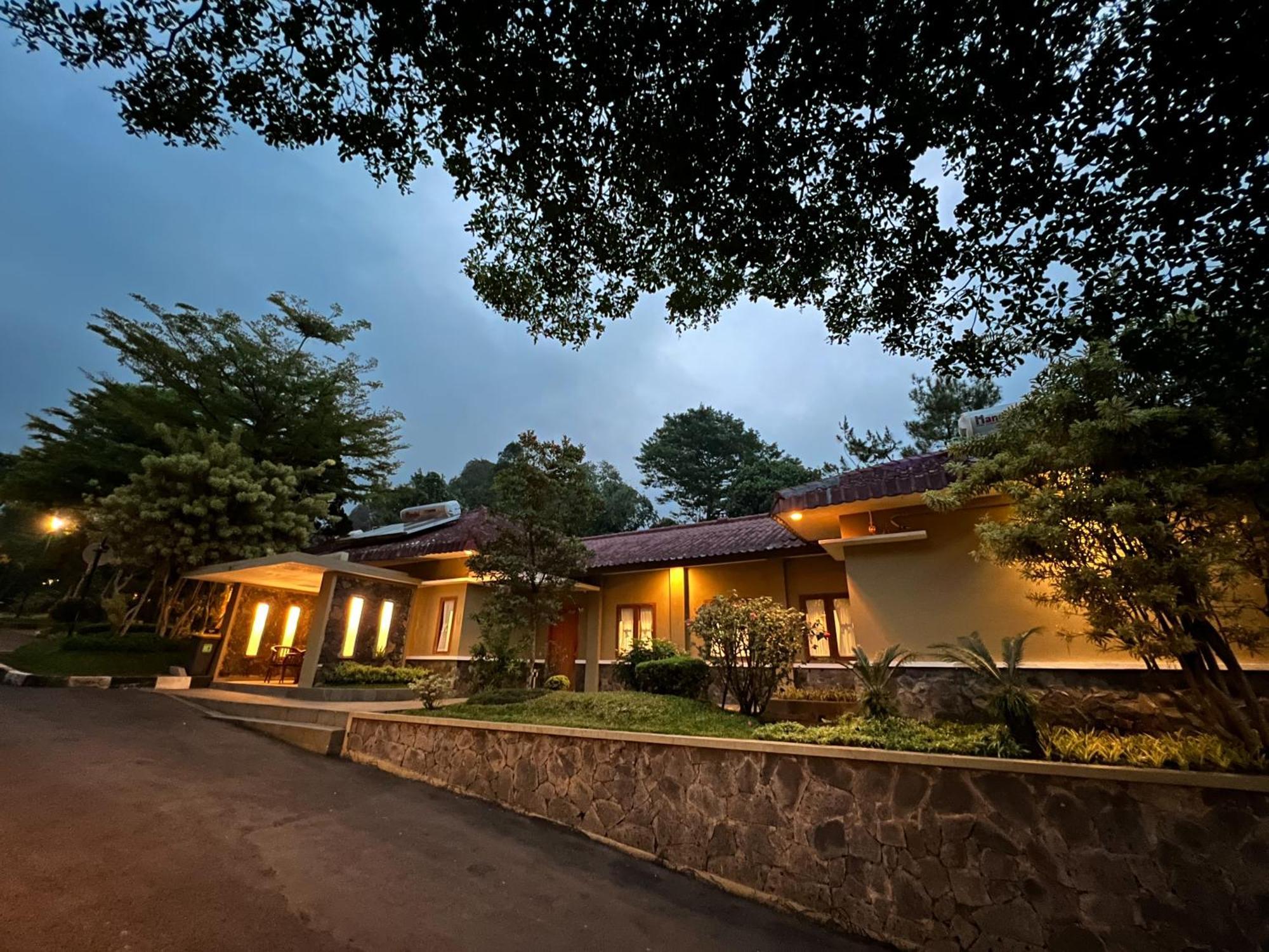 Gracia Spa Resort Hotel Ciater Exterior photo